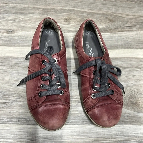 Casual Red Leather Sneakers - Picture 3 of 9